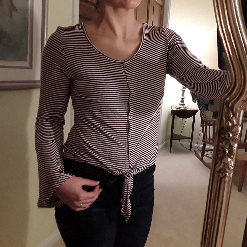 Soft & Sexy Button Down Longsleeve Cropped Top 🥀